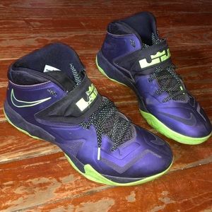 Lebron basketball shoes